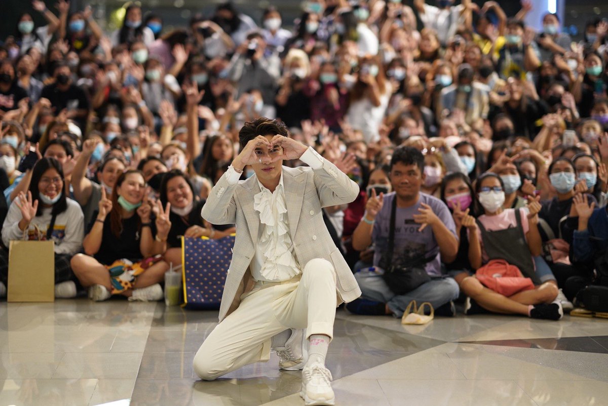 amelfsuppawut's tweet photo. You are our king 👑your happiness is our happiness 💖your sadness is our sadness 😭😭we love you ❤️ and huge respect for you🥺🙏❤️
#AlwaysstaywithMew
#AlwaysForMew
#AlwaysWithMew https://t.co/f6NHpw6CDF