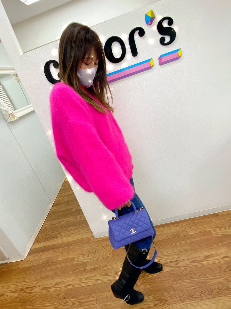 ネイル マツエクcolor S 松井 ショッキングピンクのセーターにココハンドルのパープルを合わせてみた ピンク 可愛い このセーターはコートの中には着れないから 今の時期にたくさん着るぞ