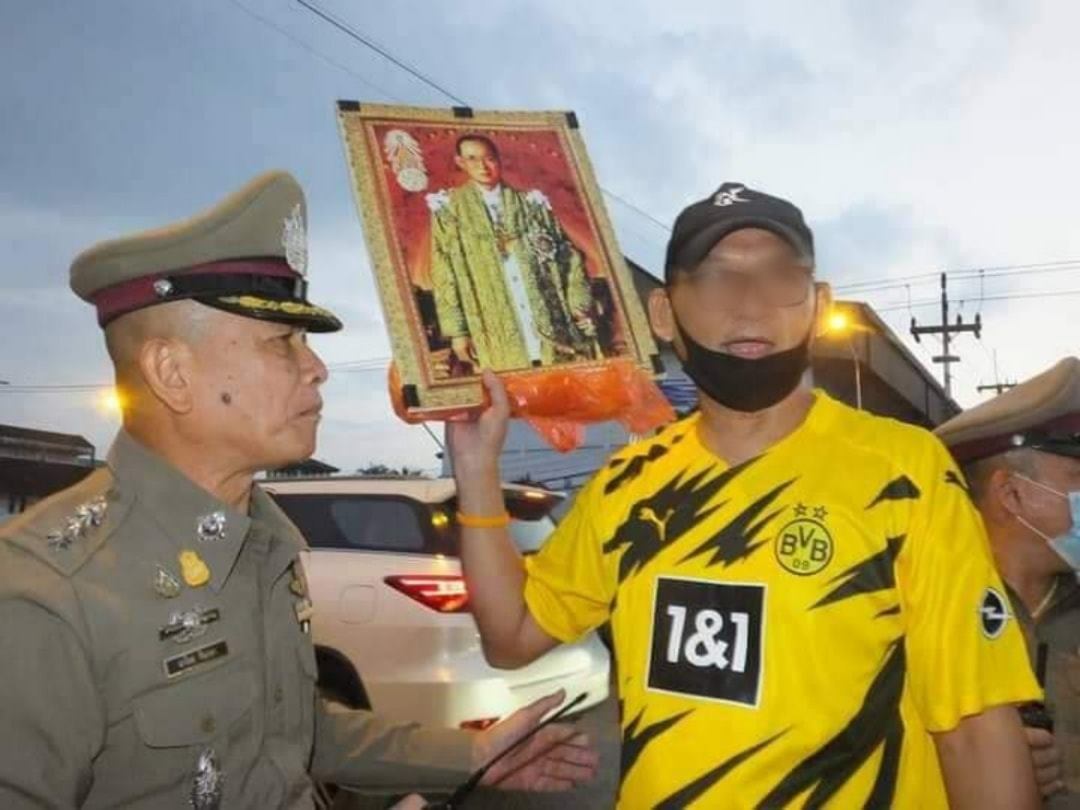 tigeryellowlive's tweet photo. ชาวปราจีน.. ขับไล่ "ธนาธร"  ระหว่างช่วยหาเสียง เลือกตั้ง อบจ. #หยุดคุกคามคนเห็นต่าง  #หยุดทำลายสถาบัน https://t.co/1lgfaGIiVV