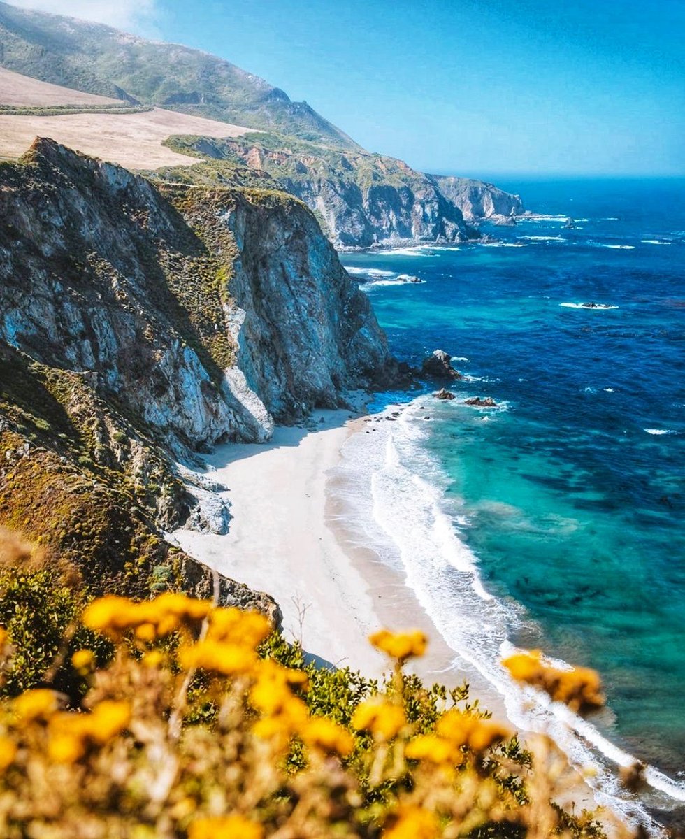Incr_edibleus's tweet photo. There’s a whole world out there, right outside your window. You’d be a fool to miss it. As per the circumstances u can't go out so enjoy the Nature here.
You are looking at The Big Sur Mountain Ranges 
#USAElections2020,#Europe,
#Asia,#California,
#NaturePhotography #Facts https://t.co/vLLYixHAJm