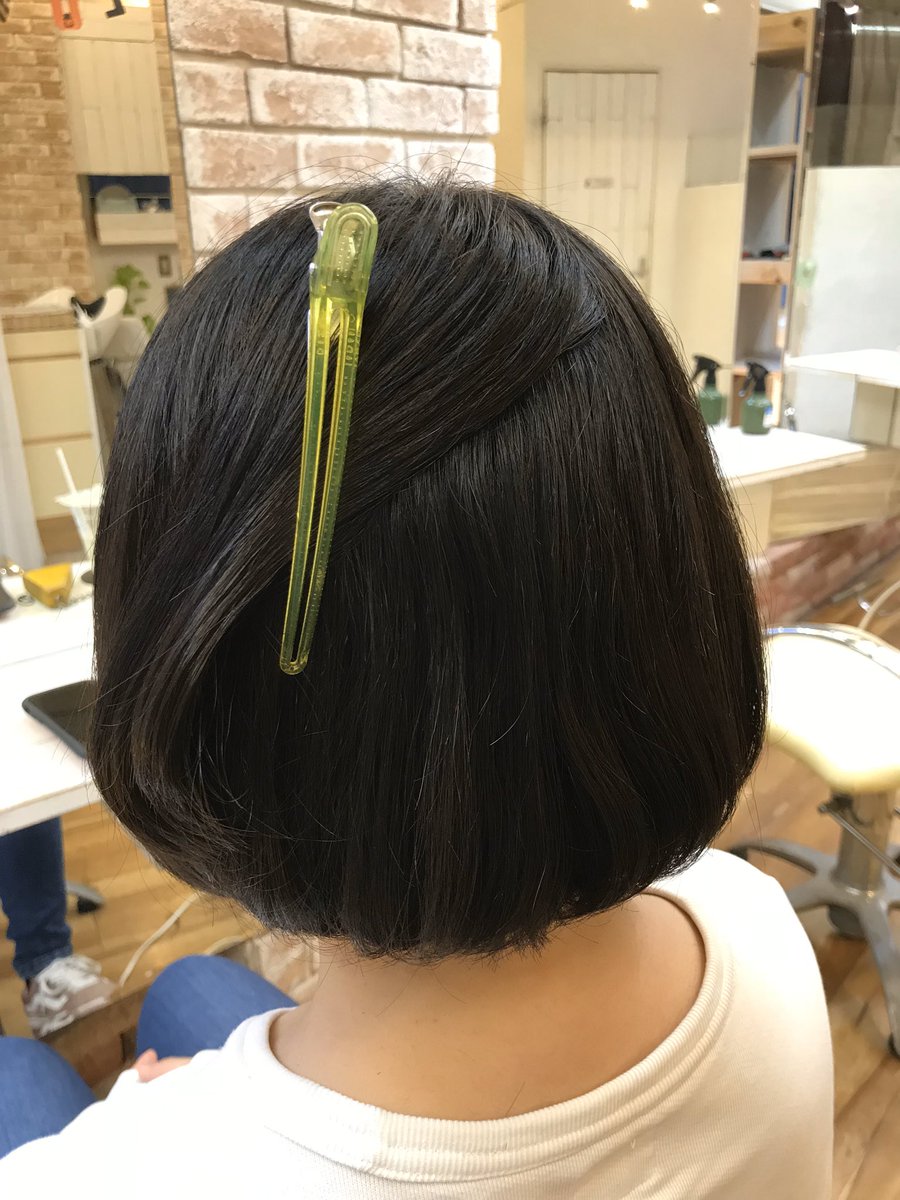 おさまりの悪いクセも酸性の縮毛矯正でさらさらに 短い髪でもピンピンしない自然なストレートにさせていただきます 乾かすだけで 11 10 B2c梅田は女性にもメンズにも人気のヘアサロン ヘッドスパサロンです 大阪府大阪市北区