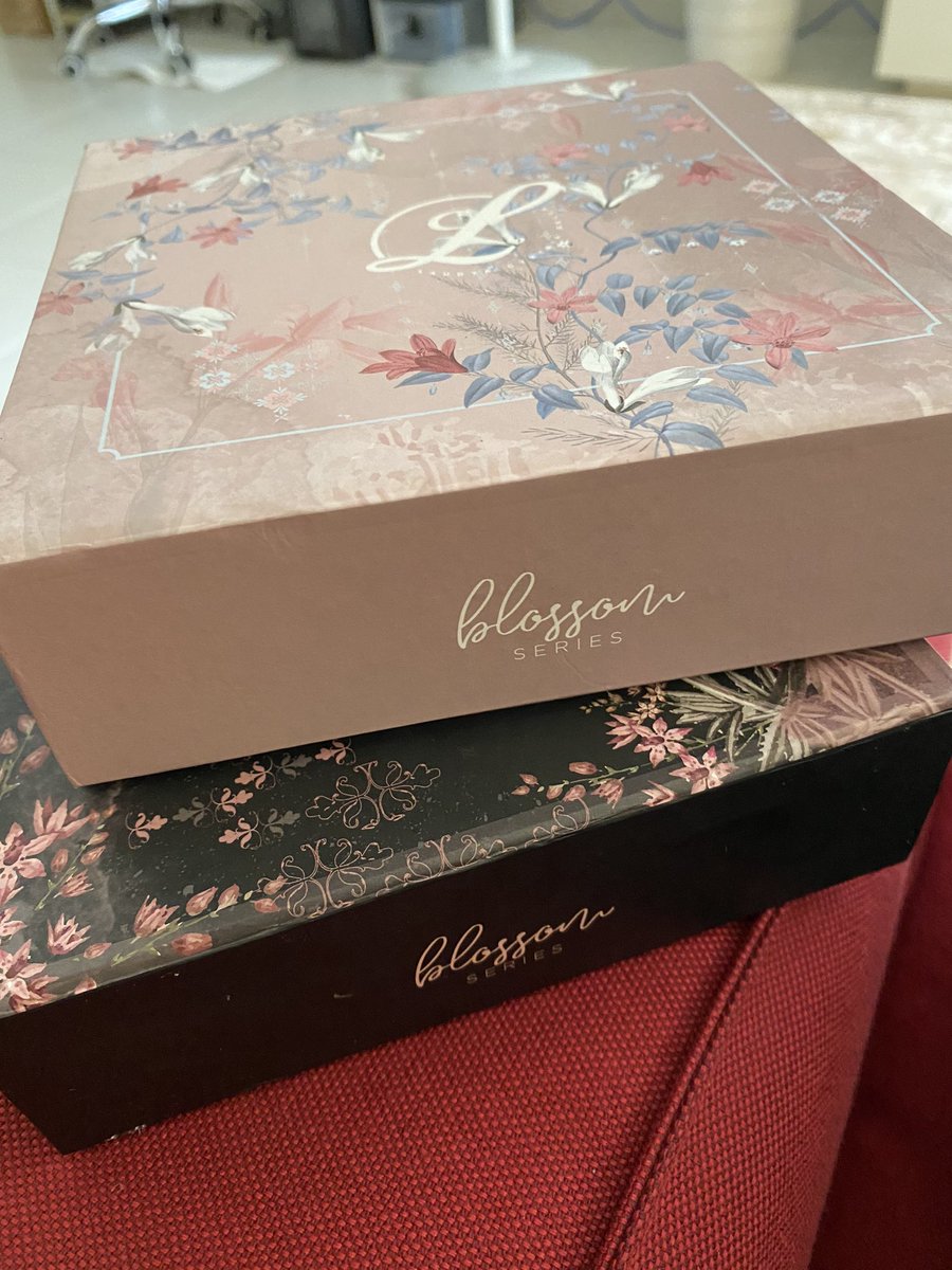 _terrqq's tweet photo. 🙈 thank you husband. Haritu suruh pilih satu je nak mana. Sampai parcel ada dua! Iloveyouuuuuuu #LbyLCB https://t.co/PYDnRkWF0R