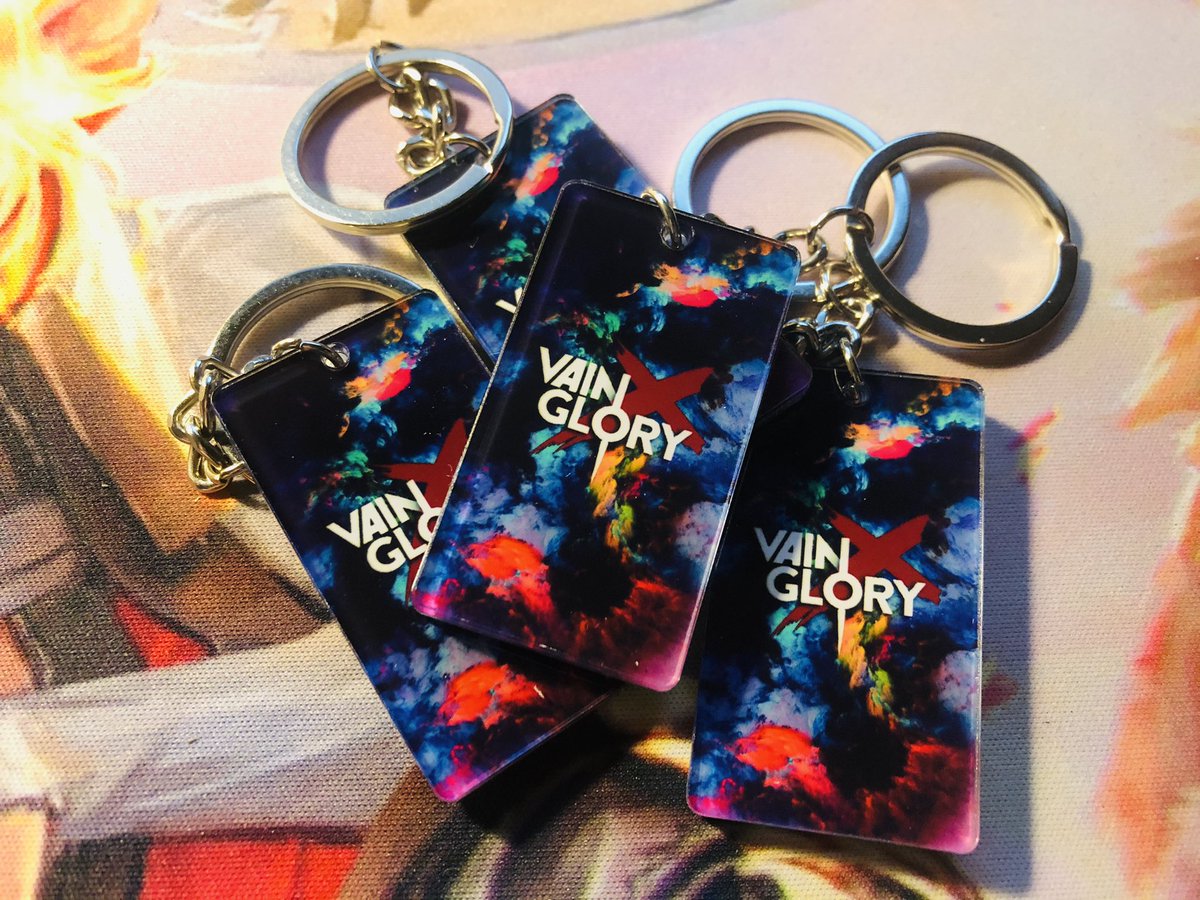 _CarolCina_'s tweet image. 🎁Vainglory Giveaway 

💝3 coins &amp;amp; 3 brooch (1 winner)
💝1 random badge &amp;amp; 4 cards &amp;amp; 1 keychain (5 winners)
💝1 random badge (4 winners)

↑ last two will be packed in envelopes💌 w/ vg logo selling wax 

✅Follow me &amp;amp; retweet 

⏳Ends on Thanksgiving