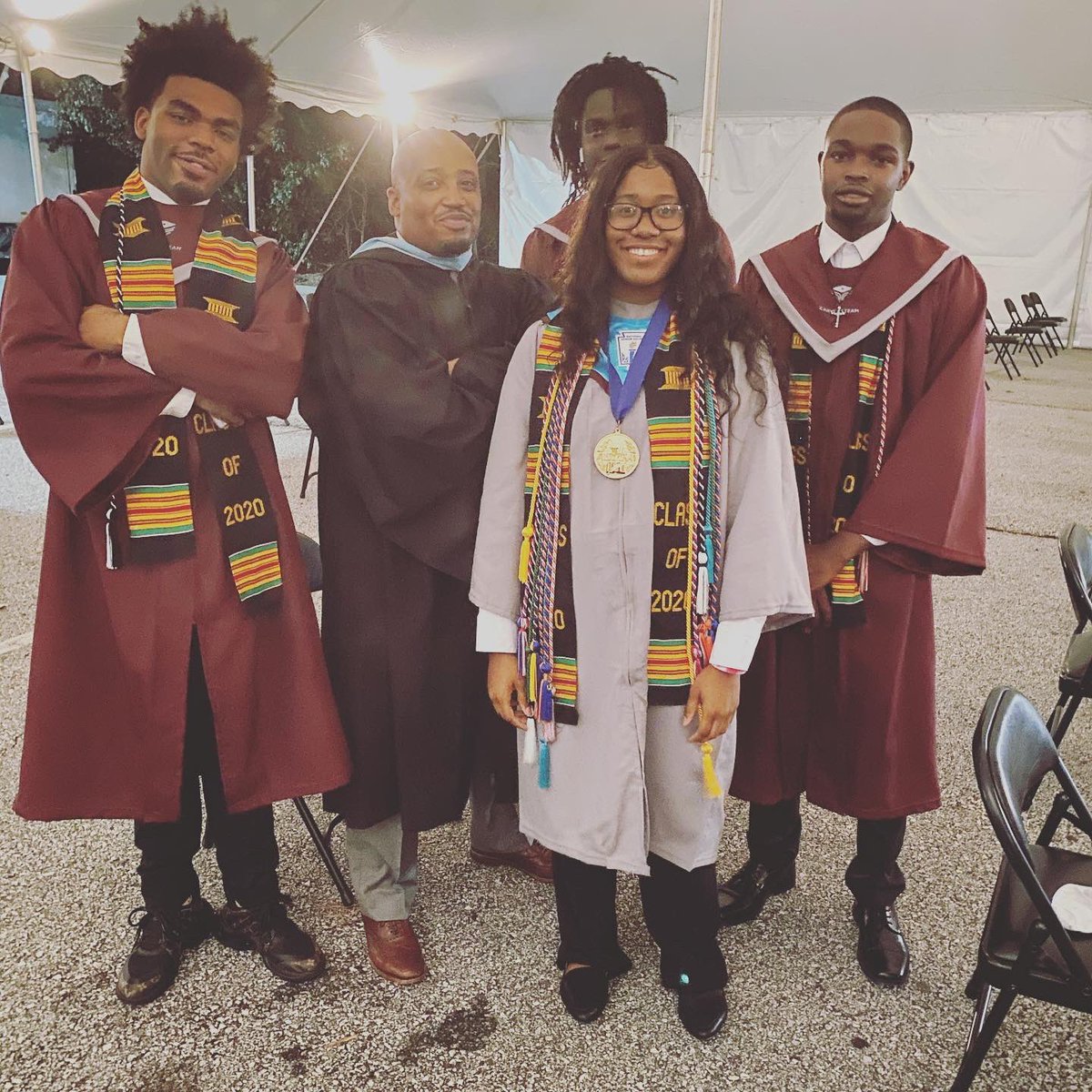 Y_A_Muhammad's tweet photo. I Love You All! #classof2020 #proudprincipal @carverpbsa @PBS_Atlanta @apsupdate 🎓📚 🧑🏾‍🎓 👩🏽‍🎓 ❤️ https://t.co/JKnSK2xdvS