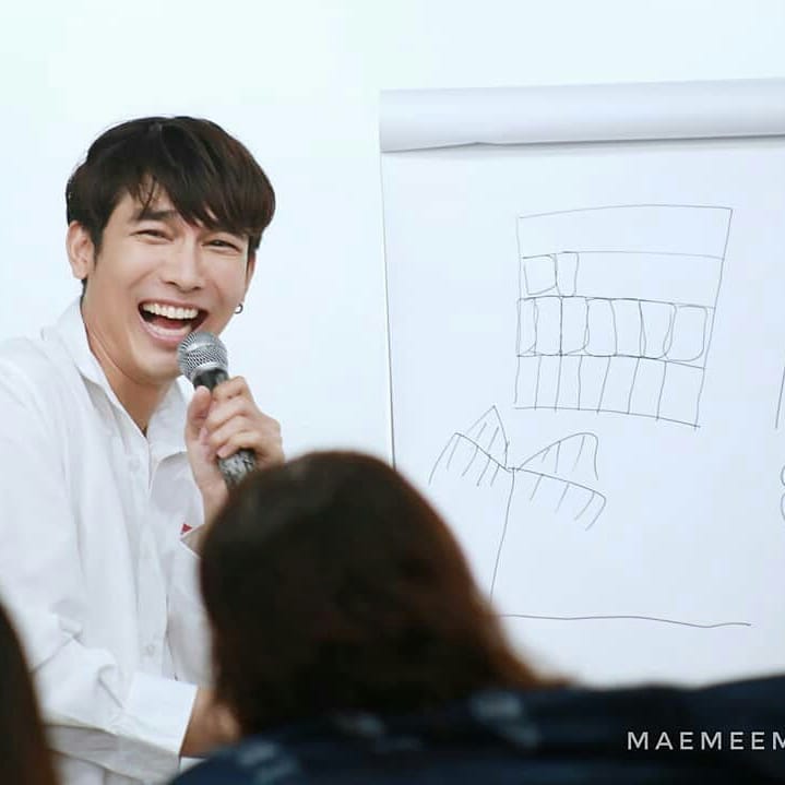 amelfsuppawut's tweet photo. Your smile lights up the room!
Your positive energy is palpable!
You have changed my life for the better! I am so happy you came into my life 💖You inspire me✌️
You bring out the best in me😭
And I love you so much 😭💝
#AlwaysForMew
#AlwaysstaywithMew https://t.co/sKFSYYfbPO