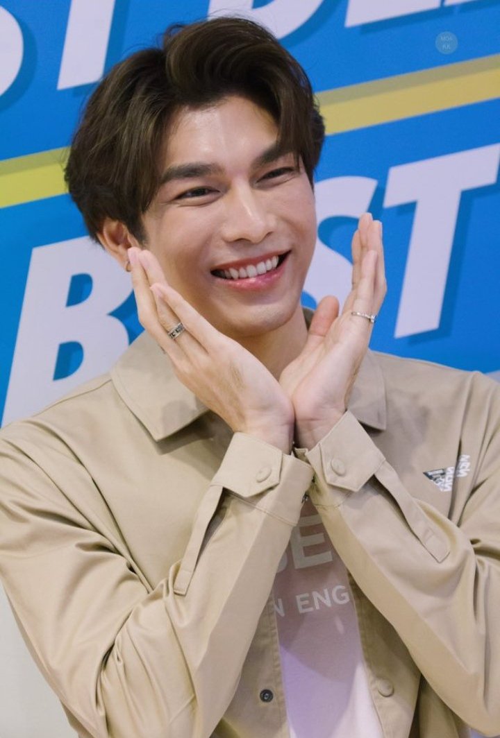 amelfsuppawut's tweet photo. Your smile lights up the room!
Your positive energy is palpable!
You have changed my life for the better! I am so happy you came into my life 💖You inspire me✌️
You bring out the best in me😭
And I love you so much 😭💝
#AlwaysForMew
#AlwaysstaywithMew https://t.co/sKFSYYfbPO