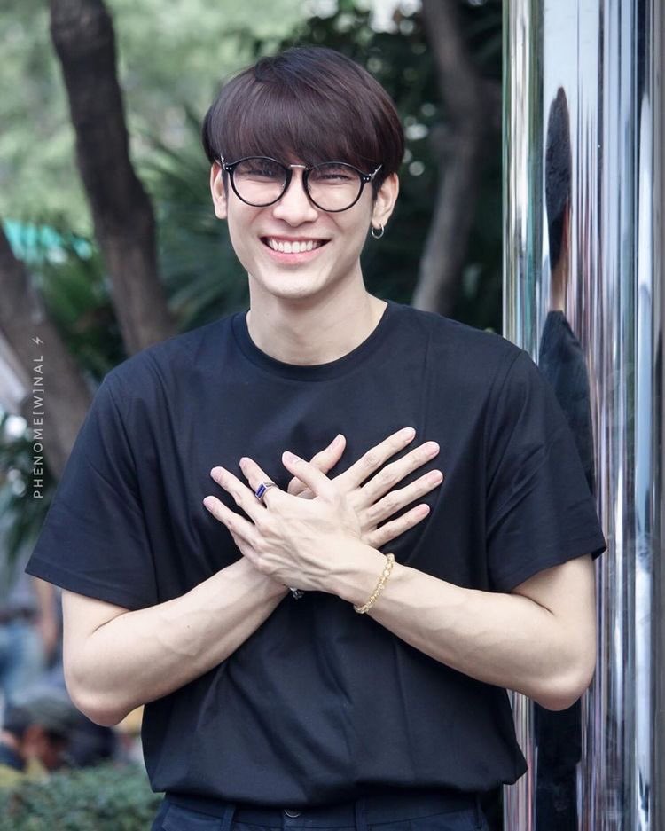 evamiaww's tweet photo. Give a time, it would heal.
We always support 💖 @MSuppasit
#AlwaysForMew #AlwaysstaywithMew https://t.co/5RxFDlJVus
