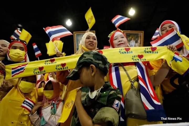 samrinonglaor's tweet photo. มุสลิมรักในหลวง! https://t.co/hDlEEB3r5o