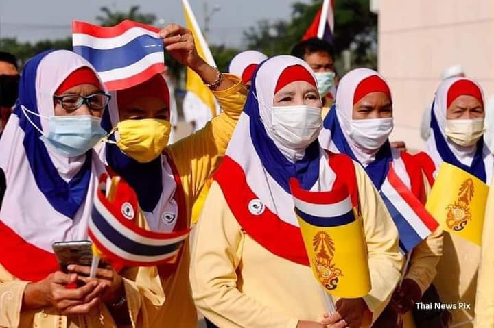 samrinonglaor's tweet photo. มุสลิมรักในหลวง! https://t.co/hDlEEB3r5o