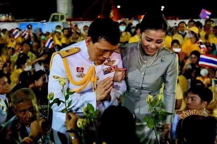 E2pQehUFSLqLm09's tweet photo. #พระมหากษัตริย์ผู้ทรงธรรม
#เราจะเดินไปด้วยกันด้วยความรัก https://t.co/4squUA9r0g