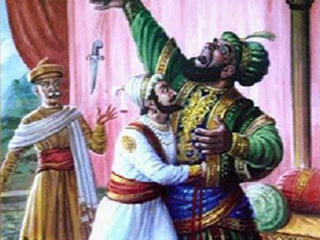 ShivPaaik's tweet photo. #शिवप्रताप_दिन छत्रपती शिवरायांनी प्रतापगडावर अफझल्ल्याचा कोथळा काढून दहशतवाद जसा संपवाला तसेच आज महिलांनी सोने, चांदीचे दागिने घालण्यापेक्षा स्वसंरक्षण प्रशिक्षणाचा अलंकार घेऊन #LoveJihaad च्या माध्यमातून होणारा दहशतवाद थांबवायला हवा.
#tanishq चा निषेध #ThisDiwali_BoycottTanishq https://t.co/HLHP59azb0