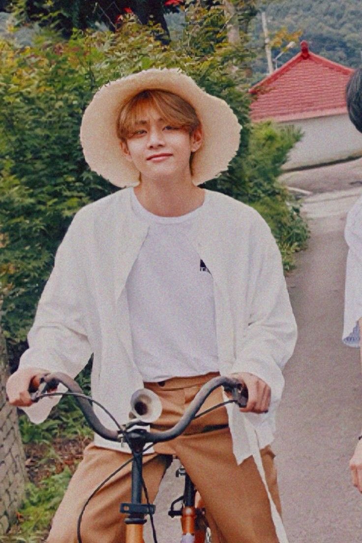 taehyvngpics's tweet photo. Duality https://t.co/Vd1FbG4sK4