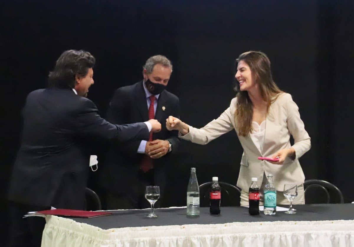 RomeroBettina's tweet photo. Vamos a impulsar mesas de trabajo con los jóvenes salteños comprometidos con el campo, emociona escuchar a esos jóvenes dirigentes. Todos unidos trabajando para un futuro mejor de los salteños♥️ https://t.co/lHHvxR0jbq