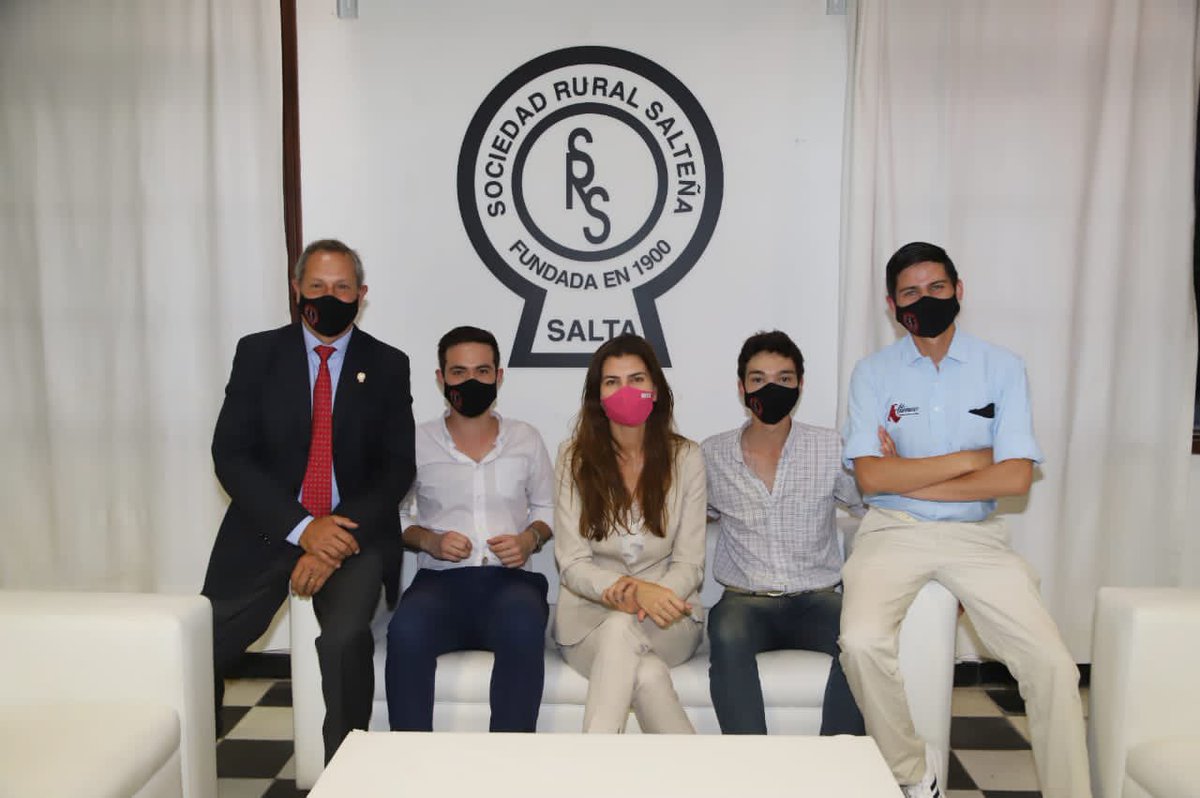 RomeroBettina's tweet photo. Vamos a impulsar mesas de trabajo con los jóvenes salteños comprometidos con el campo, emociona escuchar a esos jóvenes dirigentes. Todos unidos trabajando para un futuro mejor de los salteños♥️ https://t.co/lHHvxR0jbq