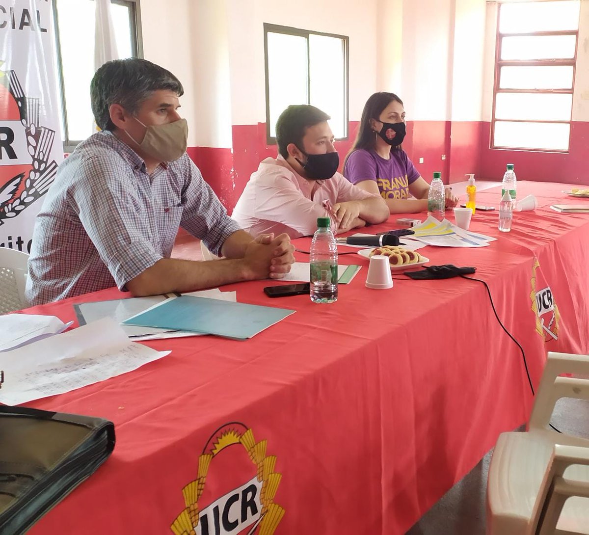 FranjaMisiones's tweet photo. La Convención Provincial de la UCR renovó sus autoridades y lo hizo de manera virtual.
Felicitaciones @hfalsone Presidente electo y a @SYaninaTrinidad quien representara a la franja en la Mesa de Nuestra Honorable Convención.

Más Franja Morada para fortalecer al radicalismo💜🇮🇩 https://t.co/Ys7pGne5l7