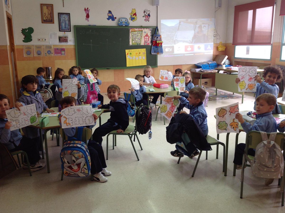 AgusEnglish's tweet photo. Our little ones say “hi” to Autumn. Leaves are falling from the trees, orange, yellow, brown, green... in the breeze. 🍂🍃🐿✨#EnglishIsFun https://t.co/2h3XMbuGFF