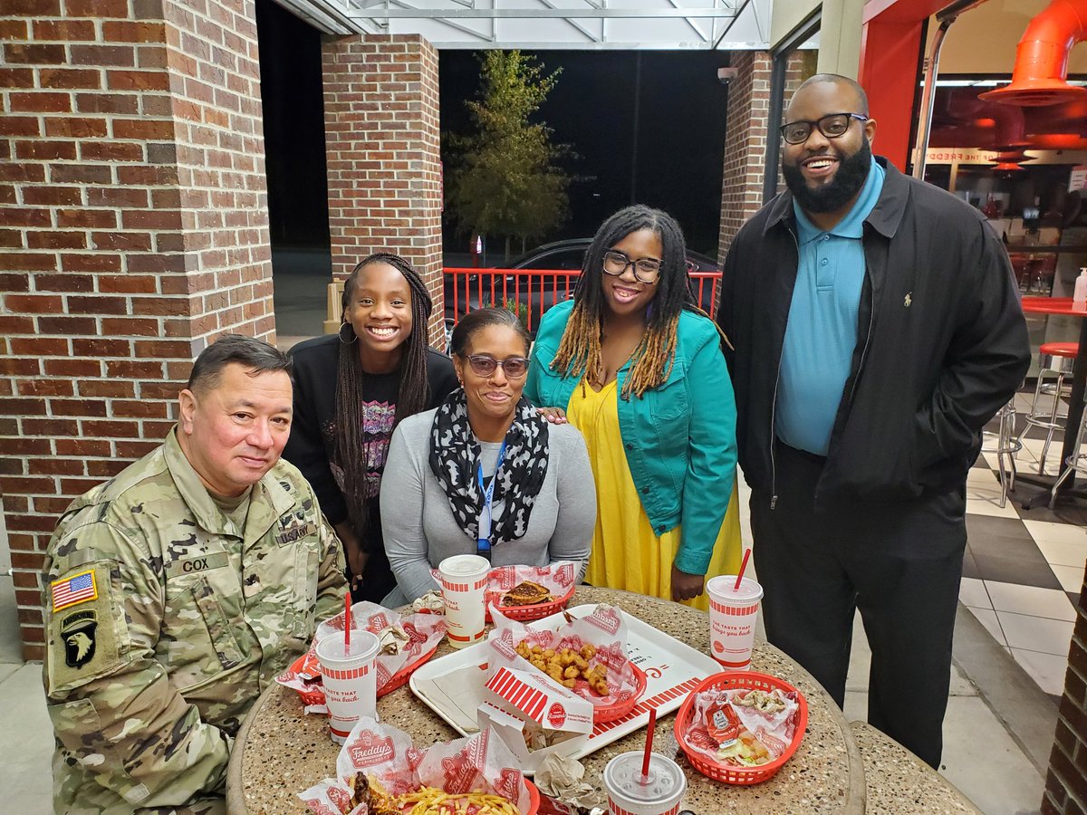 RidgeView_2024's tweet photo. There's still time to support @RidgeView_StuCo ! Meet us at @FreddysUSA by 9 and mention @rvhs !! #WinterWishes https://t.co/Bjy1i5sJtL