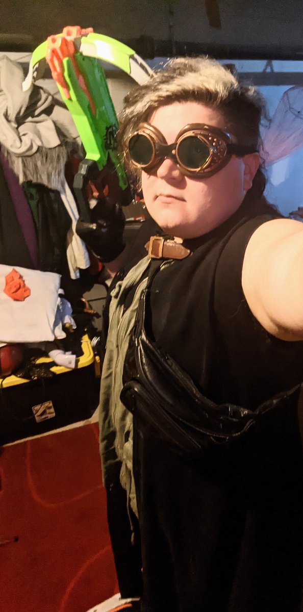 roll_weird's tweet photo. #CelSidebottom #RQGaming #RQG
#Celiquillithon #TheyThem #NonBinary
#Alchemist #Pathfinder @LydNicholas 

💛🤍💜🖤💛🤍💜🖤💛🤍💜🖤

"There are very few problems that explosions can not sort!"

💥🏹🧪🛠️💥🏹🧪🛠️💥🏹🧪🛠️ https://t.co/UKEUSxyR13