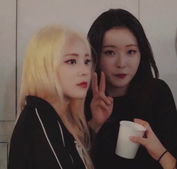 Tiny HyeSoul a thread; 

#OliviaHye #JinSoul #LOONA #올리비아혜 #진솔 #이달의소녀 <a href="/loonatheworld/">이달의 소녀(LOOΠΔ)</a>
