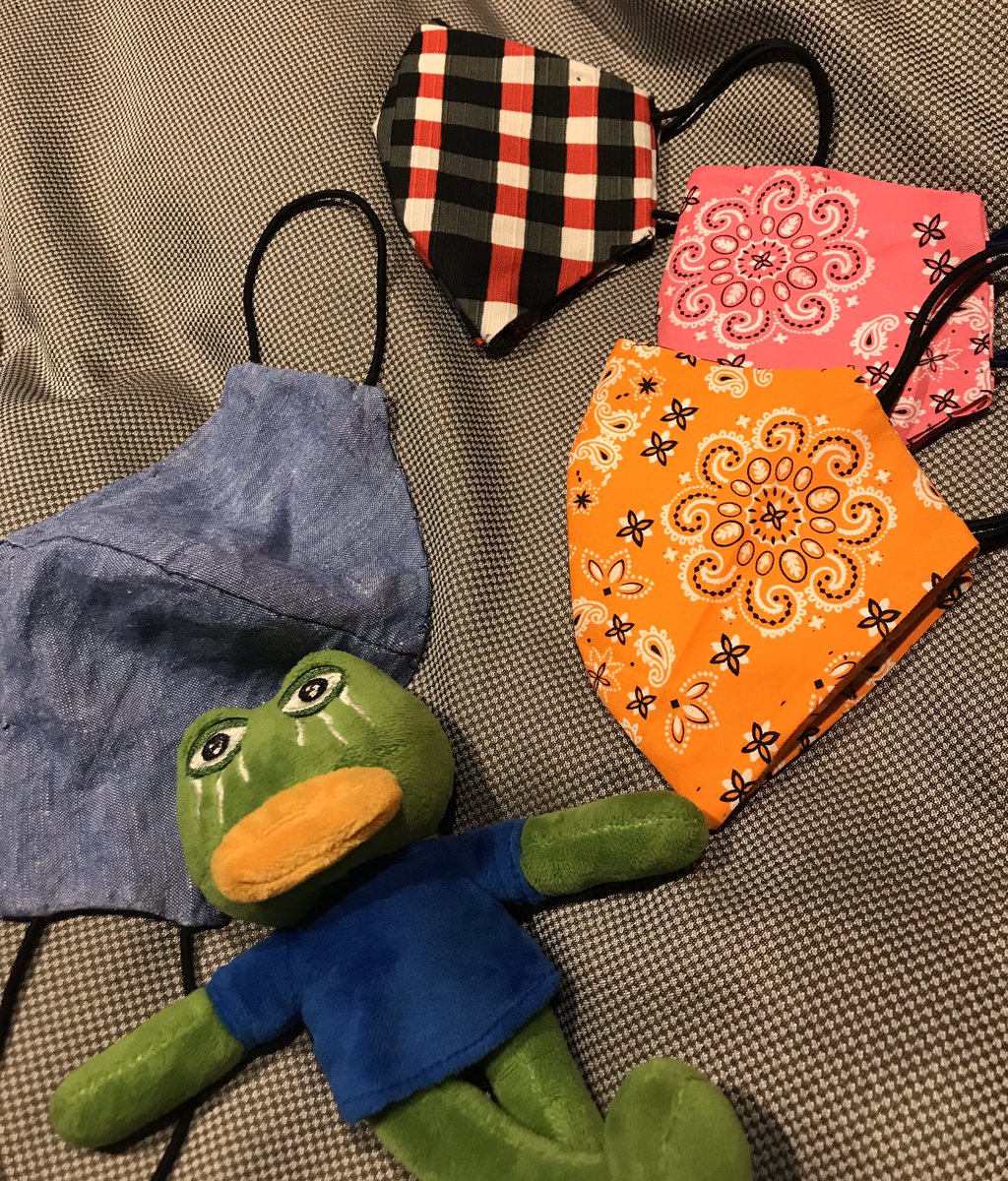 YONJI85412376's tweet photo. 久しぶりにマスク作成😷何ヶ月ぶりかな...自分用は要らない洋服から、柄物は人にあげる用で100均の日本製生地で。作るのが楽しい🤝🇭🇰🙂🇯🇵🤝
#手作りマスク #HKmask
#FightForFeedomStandWithHK https://t.co/Vvs0MI1YlY