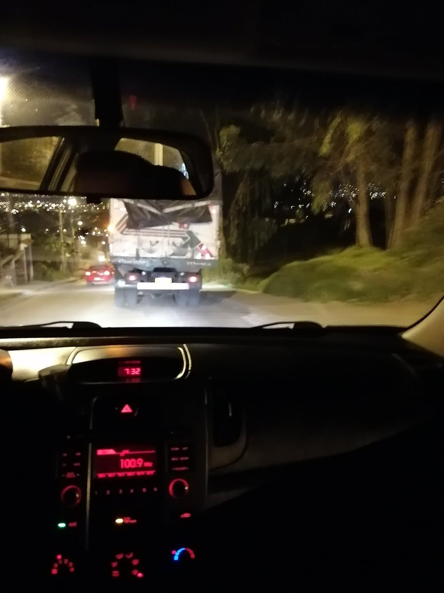 dianabacu's tweet photo. @emov_ep Señores su ayuda en la Calle del Sarar y Los Cerezos, muchos camiones irrespetan la señalizacion de  NO transporte pesado.. Es una via muy pronunciada y pueden ocasionar algún accidente ya que son camiones que bajan cargados, placas AAA-4660 Transporte Pionero https://t.co/RZOPs3JQ8w