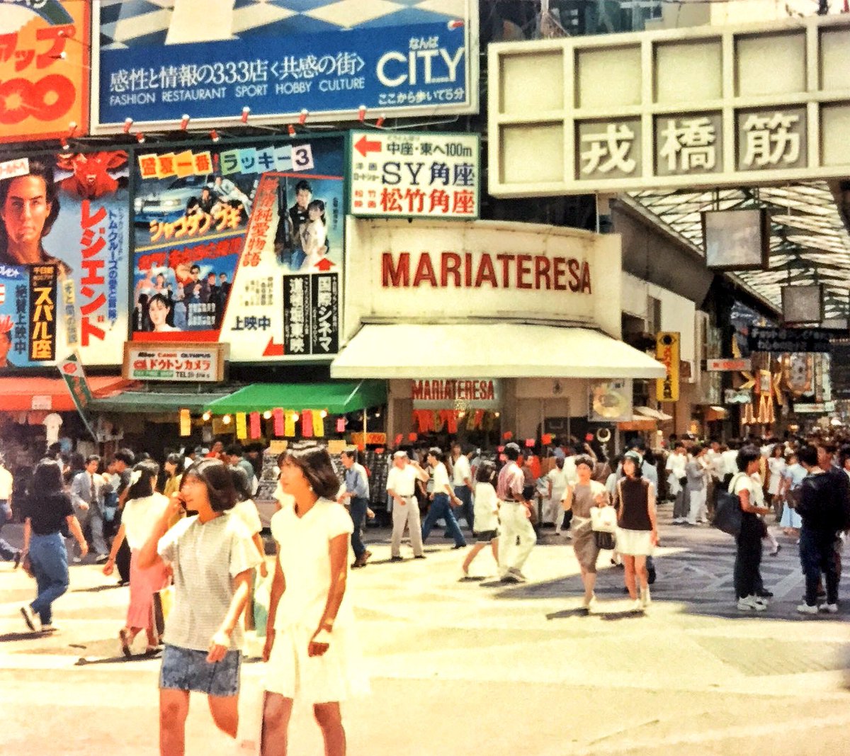 ニュー伊吹 戎橋ナンバ一番 現tsutaya のビルの変遷 戦後や 90年代末期 街の映画館が消え看板も無くなり戦前の姿に戻ったのが良い 大阪 難波 借ります