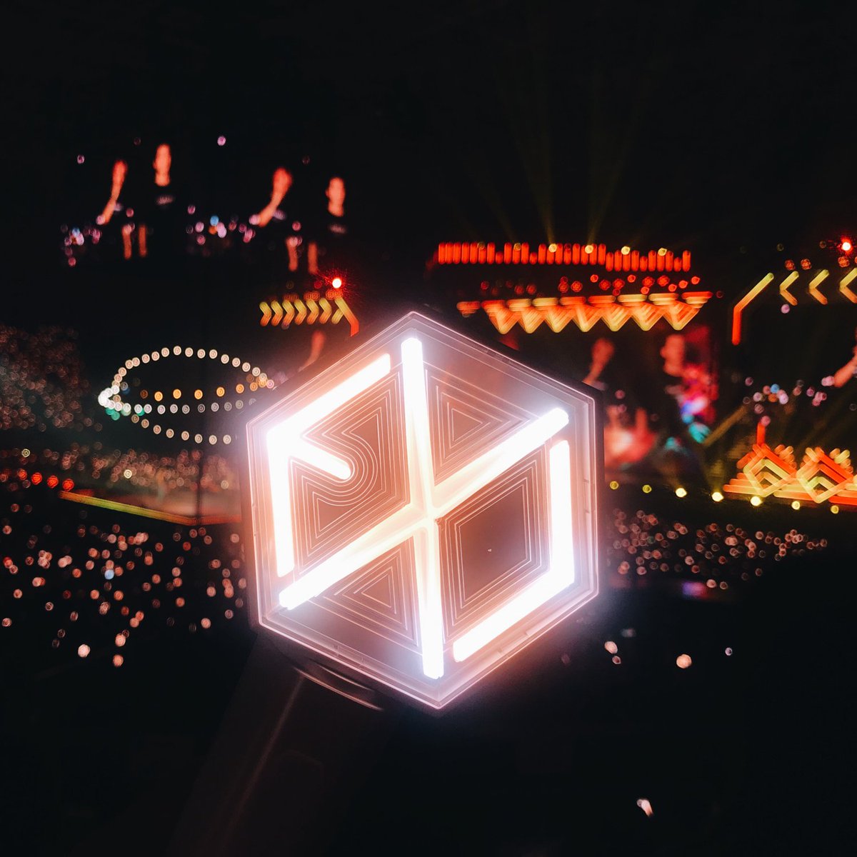 PROJECTEXOLS's tweet photo. 🚨RETWEET AND REPLY THIS🚨

If you're proud to be EXO-L

I’m Voting For EXO For Favorite Social Artist At The #AMAs @weareoneEXO https://t.co/83feqiXfi2