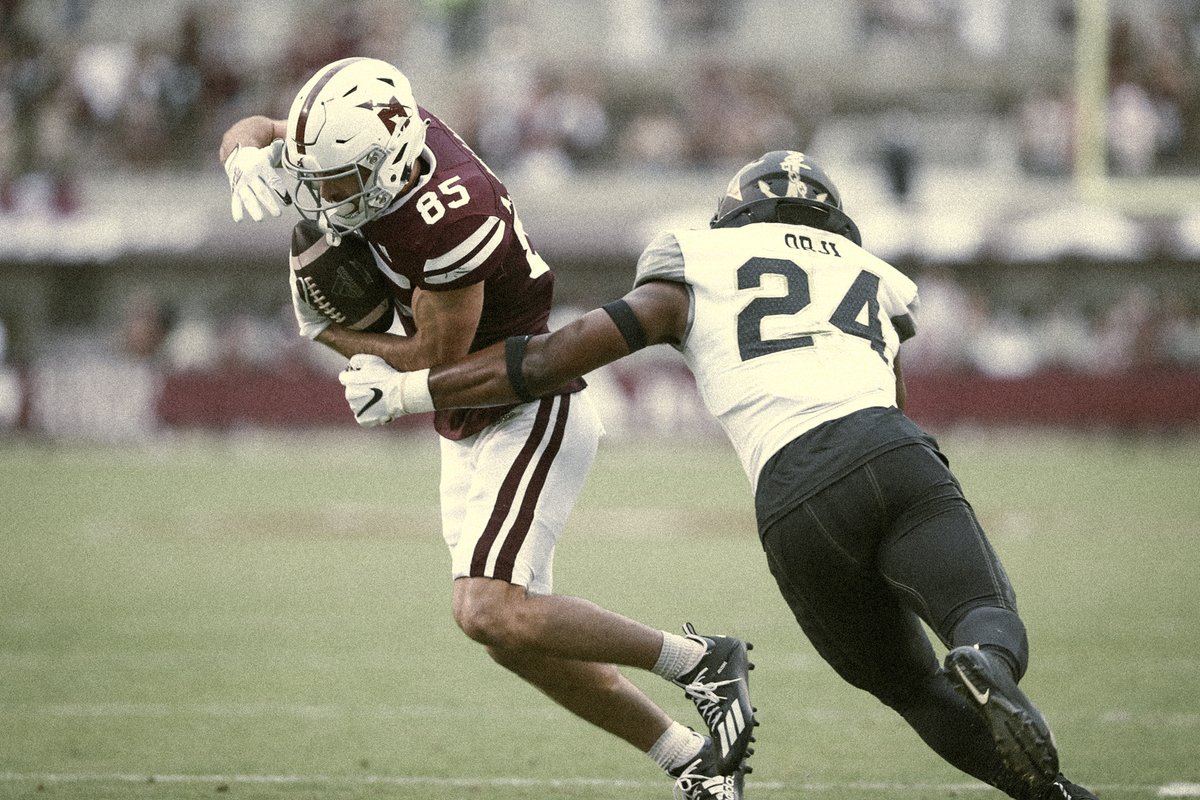 hailstateunis's tweet photo. There was so much great content this past week.
@HailStateEQ and @StickEquips absolutely killed it, and @MSUhistory had the best weekend of his life. You love to see it.
📸: @HailStateFB
#FlyingM↖️ https://t.co/48ubd0xQOm