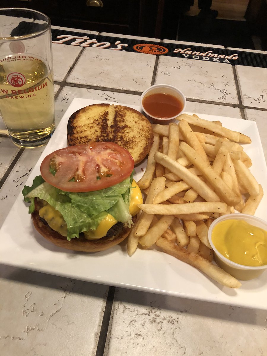 Bar101WV's tweet photo. MNF &amp; kitchen open till midnight!
Burger w fries &amp; draft - $13
#Bar101 https://t.co/LGHmNKK6uk