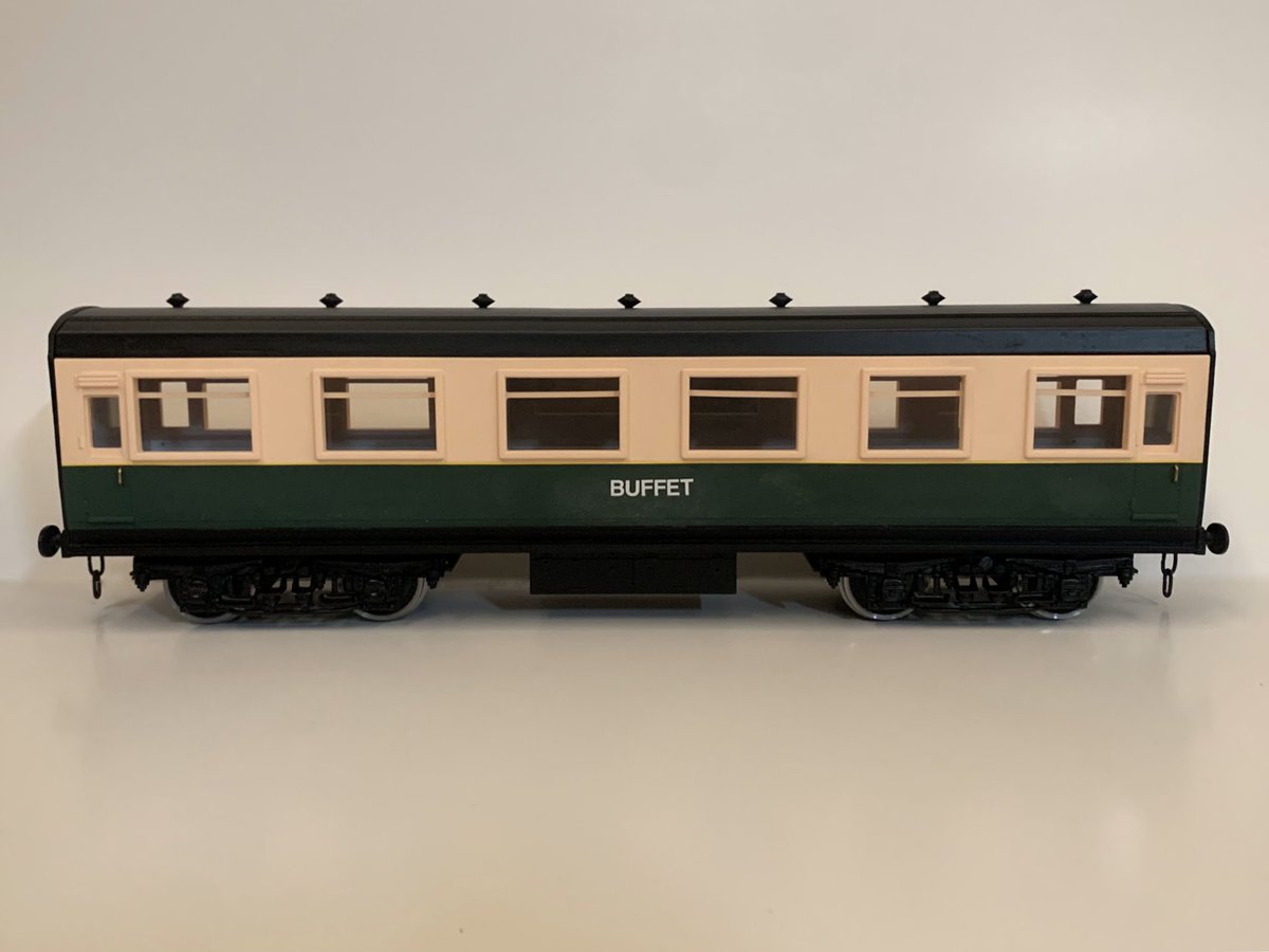IsaacM6991's tweet photo. I’m proud to finally present my latest Gauge 1 replica - the Buffet Car model seen in “Henry and the Wishing Tree”! I always loved how this particular coach deviated from the standard carriage design, with window bars and an odd door layout. Really pleased at how it turned out! https://t.co/xKX6Ra2O74