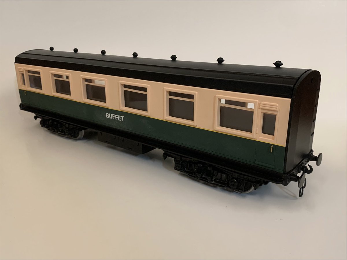 IsaacM6991's tweet photo. I’m proud to finally present my latest Gauge 1 replica - the Buffet Car model seen in “Henry and the Wishing Tree”! I always loved how this particular coach deviated from the standard carriage design, with window bars and an odd door layout. Really pleased at how it turned out! https://t.co/xKX6Ra2O74
