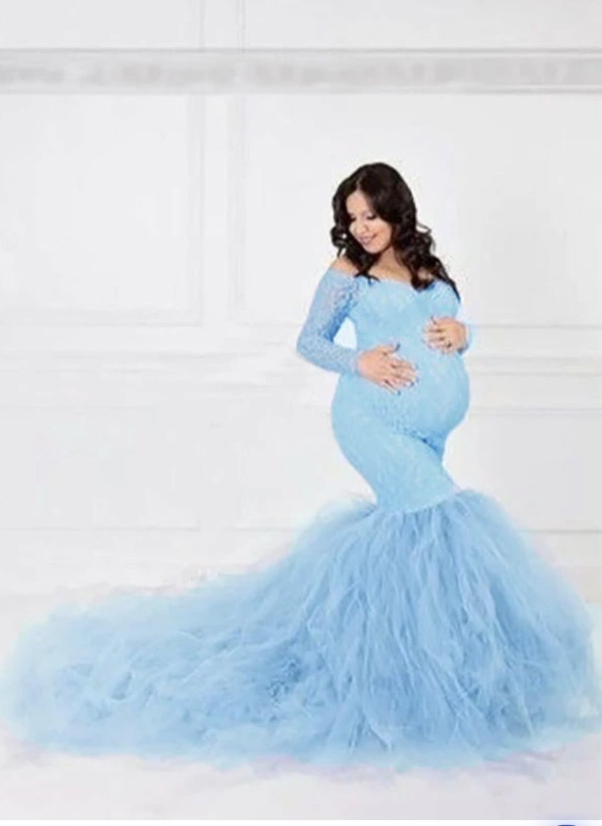 boys really wanted a baby shower more than I did. So they planned it out and I helped. They were too excited to wait. It’s Saturday, the day of the baby shower. I got ready and I wore *pic*. The boys got ready, I grabbed my phone and purse and we were out the door. Tony drove us-