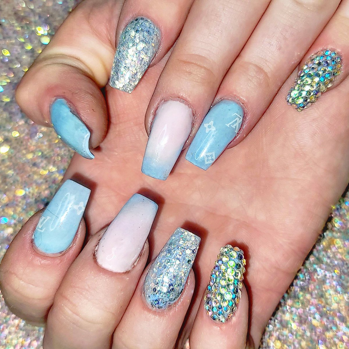 All That Glitters tweet media