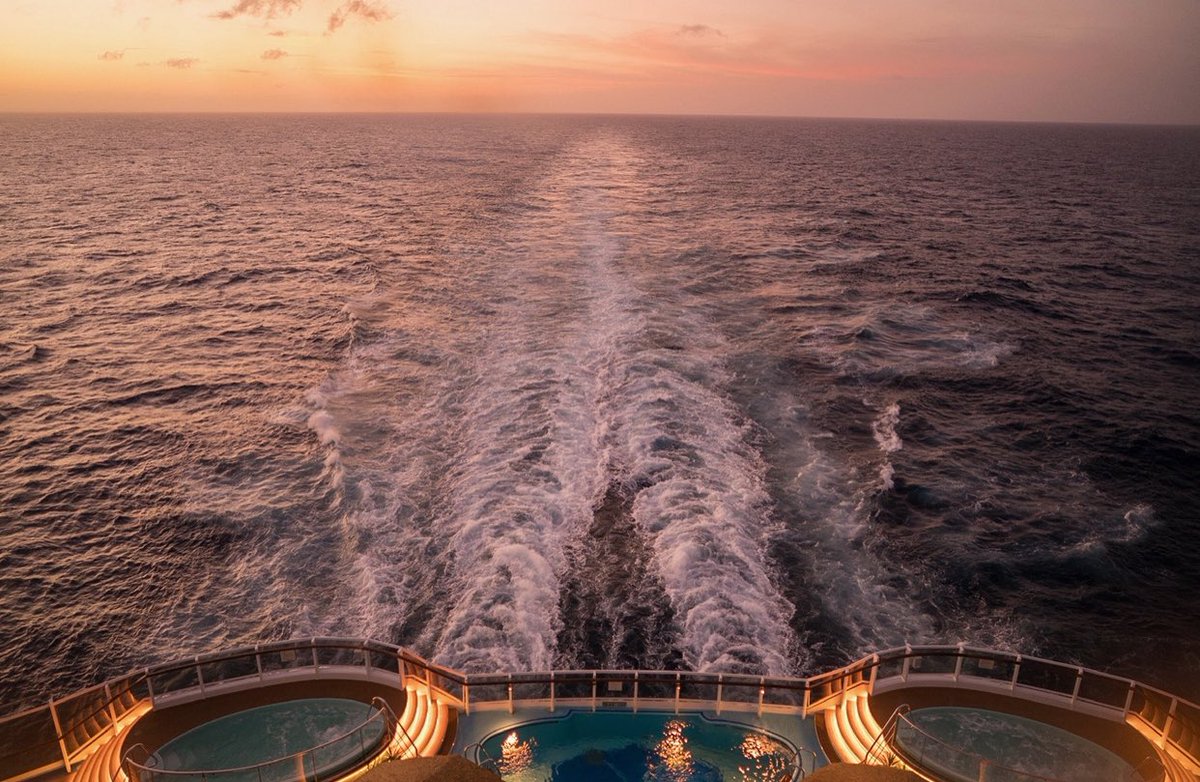 CarnivalCruise's tweet photo. 😍 #IYKYK https://t.co/Xd3zKMhkOX