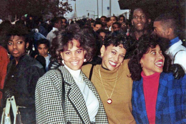 TOPIT_the_app's tweet photo. As we're ready for our first official #HBCUHomecoming challenge... here's a look back at our Vice President - Elect @KamalaHarris at @HowardU Homecoming...
#topittheapp #KamalaHarrisVP #howarduniversity https://t.co/4g41QEiF65