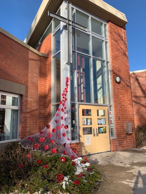 stdominic_ccsd's tweet photo. Poppy Fine Art Installation in Place. The poppies are draped cascading down from our school cross.  Nice work, Grade 3s and 4s! #WeWillRememberThem @CCSD_edu @Holly_FA @techmoberko #fineart @PamRath https://t.co/huDHYvBX0O