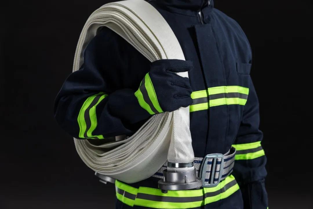 DaomingCo's tweet photo. In a #fire, the most serious burns often occur in the area where people's clothes are on fire, so wearing flame-retardant protective clothing can effectively provide protection for workers and reduce the number of casualties caused by heat injury #accidents.
#DM #daoming https://t.co/WBx349xhYn