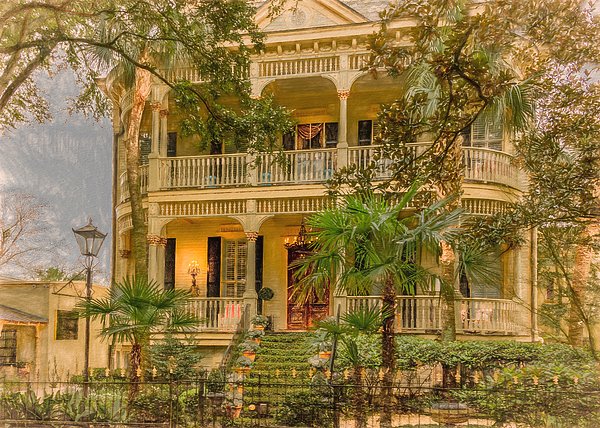 marcywielfaert's tweet photo. Southern charm is alive and well in Savannah, Georgia!  Check this one out to add some of that special appeal to your home! https://t.co/IUBhmsVWj4! https://t.co/NsnCQ1GkhO https://t.co/7a2jy9EioR