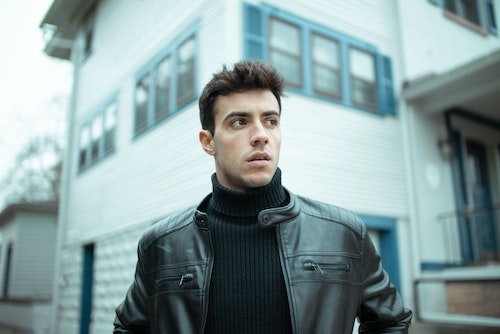 Why Men Need To Be Careful When Wearing A Leather Jacket In The Winter Season. Take a look at the best ways how to wear a leather jacket in the winter season. #fashionblogger #fashion #style bit.ly/32qnuVV