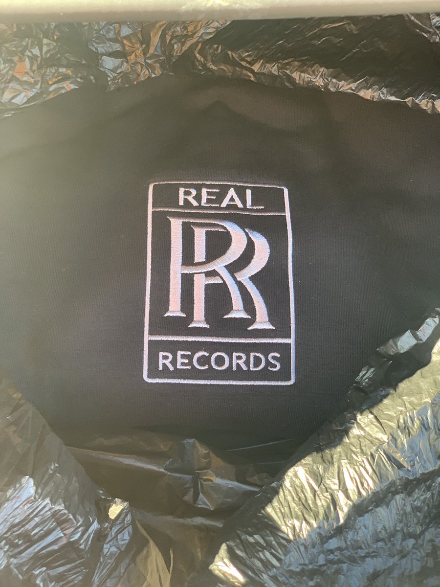 WorldWideDBiggs's tweet photo. Cashapp $30 to $THAGREATLION, if you want to put a order in for one. Crewnec sweater. #RealRecords #DOUBLER https://t.co/D5aXeyCa9i