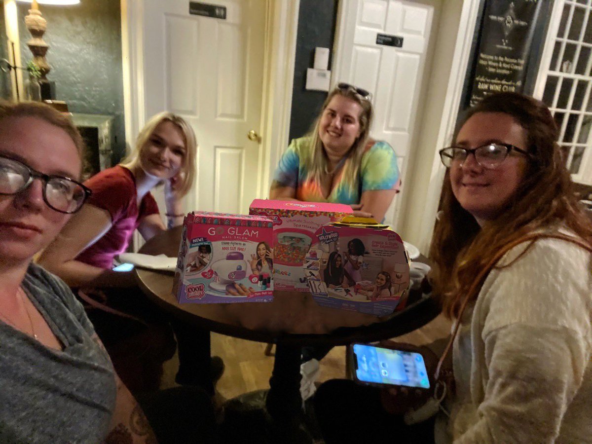 EStranak's tweet photo. Thanks @spinmaster, @CoolMaker, @Orbeezone and @tryazon for binging the spa the house. We had a blast trying out these cool beauty treatments :)
#tryazon, #SpaNightWithSpinMaster,
#SpinMaster, #CoolMaker, #Orbeez,
#HollywoodHair, #GoGlamNailSalon https://t.co/X3BzRYSOLQ