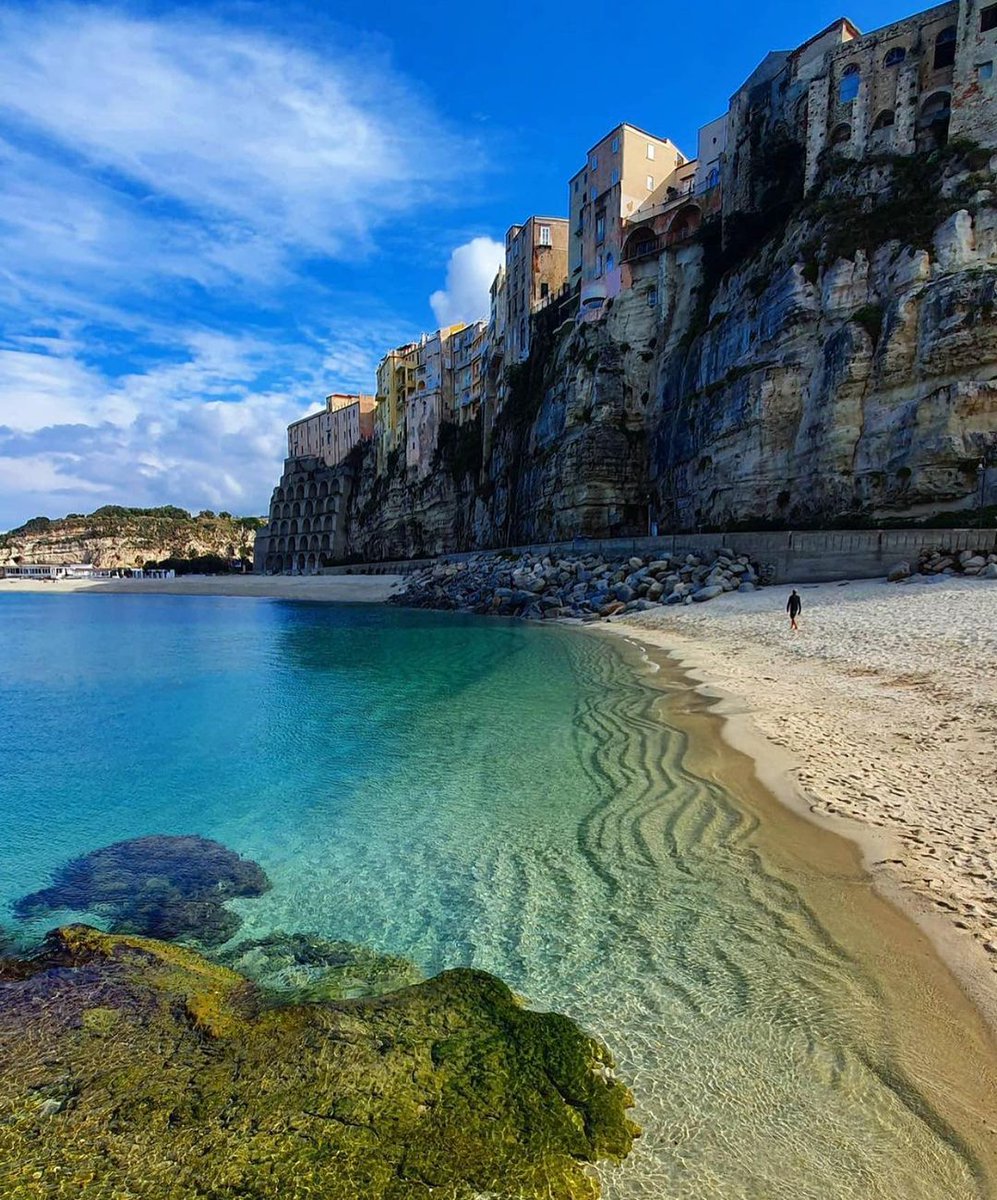 thetripwishlist's tweet photo. Italian waves 🌊 https://t.co/qyUYzbjqqW
