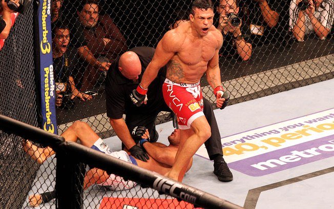 Nov9.2013 Vitor Belfort avenges his 2006 loss to Dan Henderson