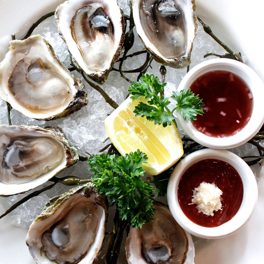 LobsterBarSG's tweet photo. Will you pick our East Coast or West Coast oysters? Comment below! 
.
.
.
#bocaraton #bocaeats #bocarestauants #foodgasm #foodphotography #todaysbest #oysters #eastcoast #westcoast #bocabites #finedine #buckheadliferestaurantgroup #freshoysters #shuckem #freshcatch #bestoffla https://t.co/LUdm9jklHi