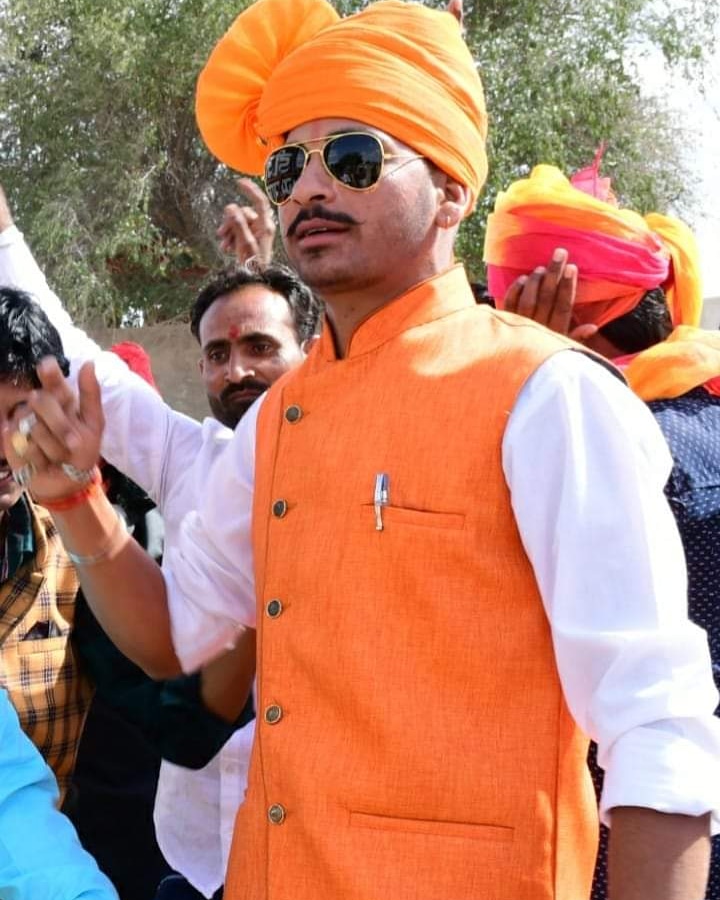 RamSuryvanshi's tweet photo. #अपनी सख्शियत की क्या #मिसाल दू यारो।
न जाने कितने #मशहूर होगये हमें #बदनाम करते करते।”
#_ROYAL_BANNA
#_YOUTH_OF_KARNI_SENA
#_RAJPUT'S #_OF_INDIA https://t.co/HDWFVWJFVO