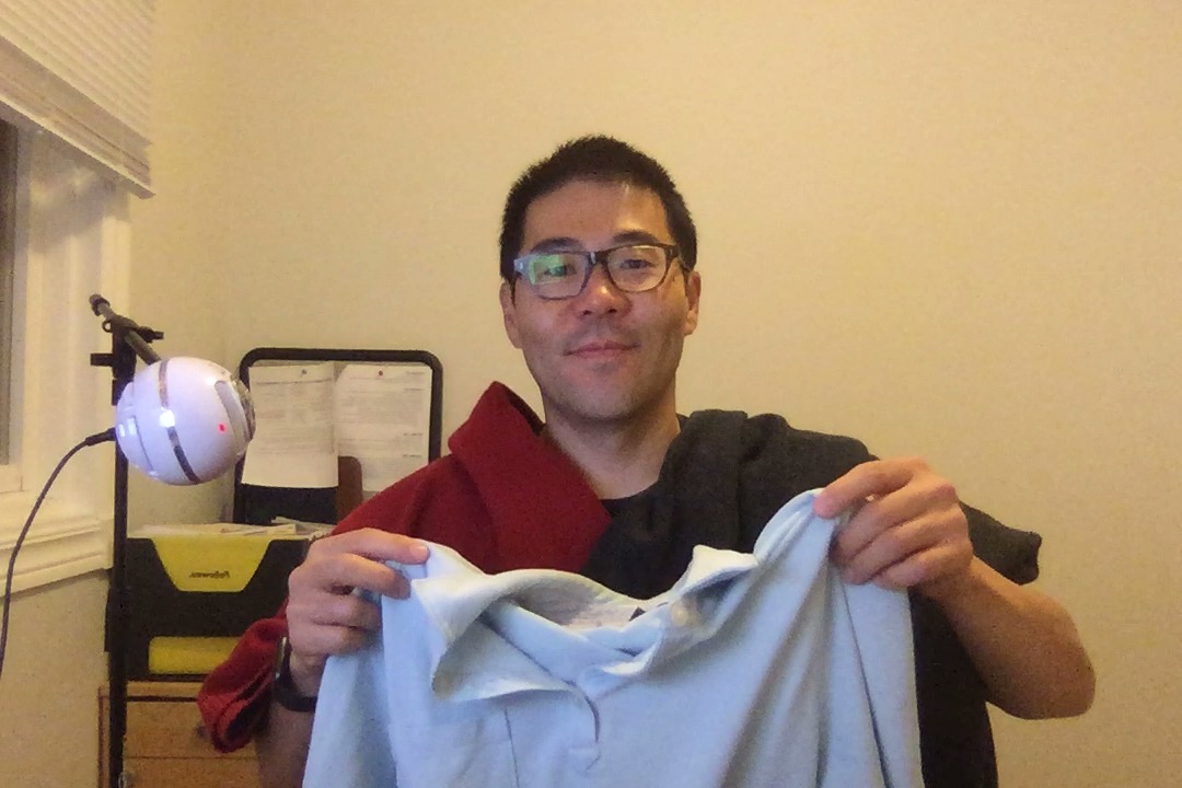 ProfJoeKim's tweet image. During my #MacIntroPsych lecture tonight on Attention, I made 4 outfit changes (including switching to glasses).  Did you notice all the changes?