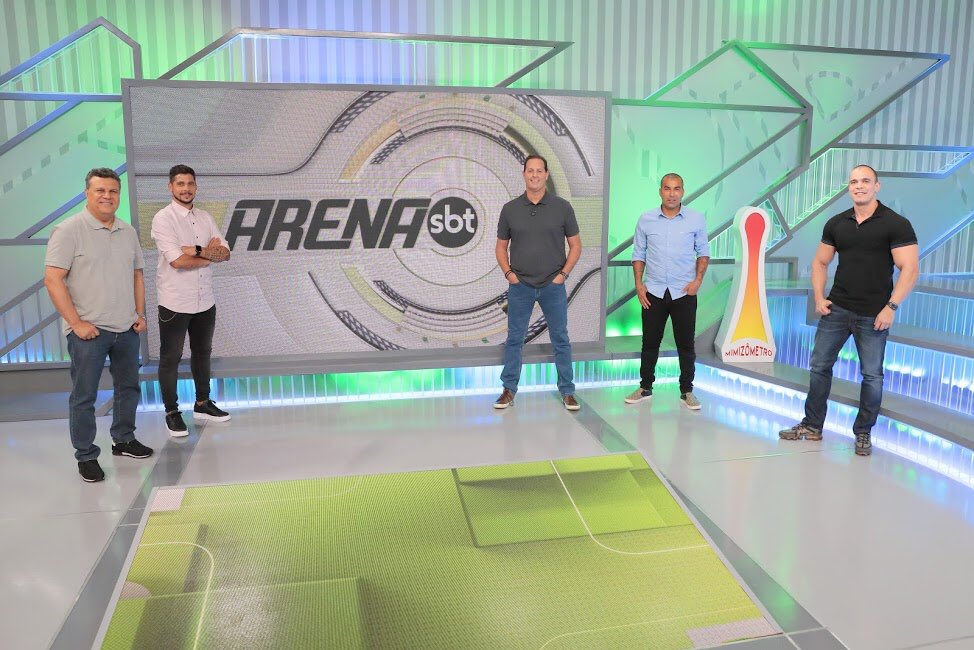 mano97fm's tweet photo. Hj, as 23:45 hs tem o Arena SBT !! Os convidados foram o @Oficial_RC3 e Guilherme Arana!! Não percam 😃👊🏼⚽️ @SBTonline #resenhaTOP #FutebolRaiz #SemMiMiMi #SBT #Tmj https://t.co/mTtHBe5pYO