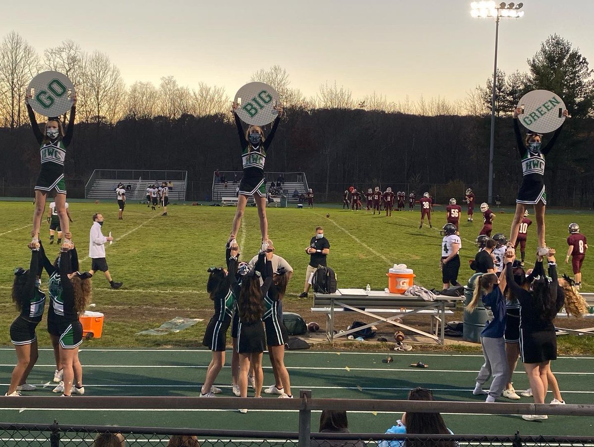 hhschiefscheer's tweet photo. Our JV squad’s last appearance for the season! Thank you girls for cheering on our boys with pride. So proud of you all!💚🖤🤍 #chiefnation https://t.co/rPkApsRvFh