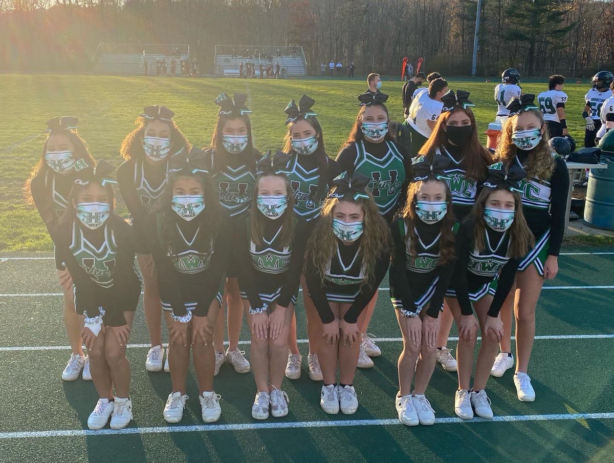 hhschiefscheer's tweet photo. Our JV squad’s last appearance for the season! Thank you girls for cheering on our boys with pride. So proud of you all!💚🖤🤍 #chiefnation https://t.co/rPkApsRvFh