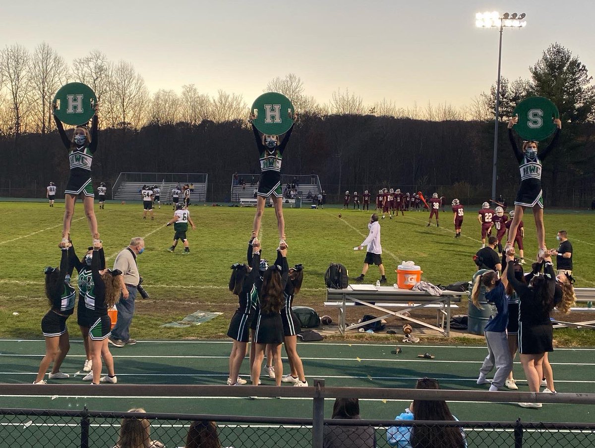 hhschiefscheer's tweet photo. Our JV squad’s last appearance for the season! Thank you girls for cheering on our boys with pride. So proud of you all!💚🖤🤍 #chiefnation https://t.co/rPkApsRvFh